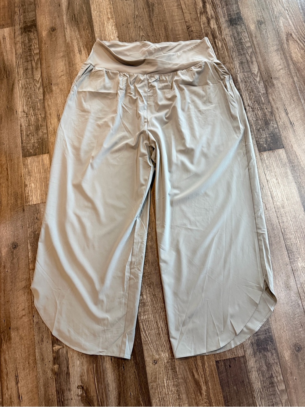 NWOT Halara Wide-Leg capris  in grey sz xl